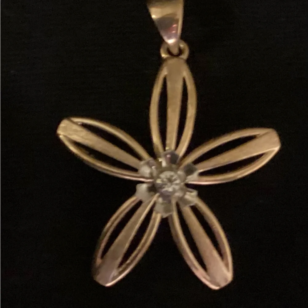 Flower Power Faux Gold Pendant with cute rhinestone center accent - Picture 2 of 5